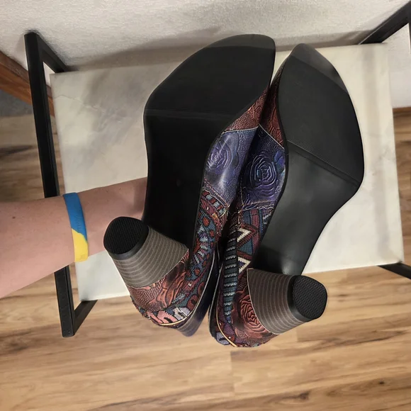 Stylish Multicolor Ankle Boots NWOT - Picture 5 of 7